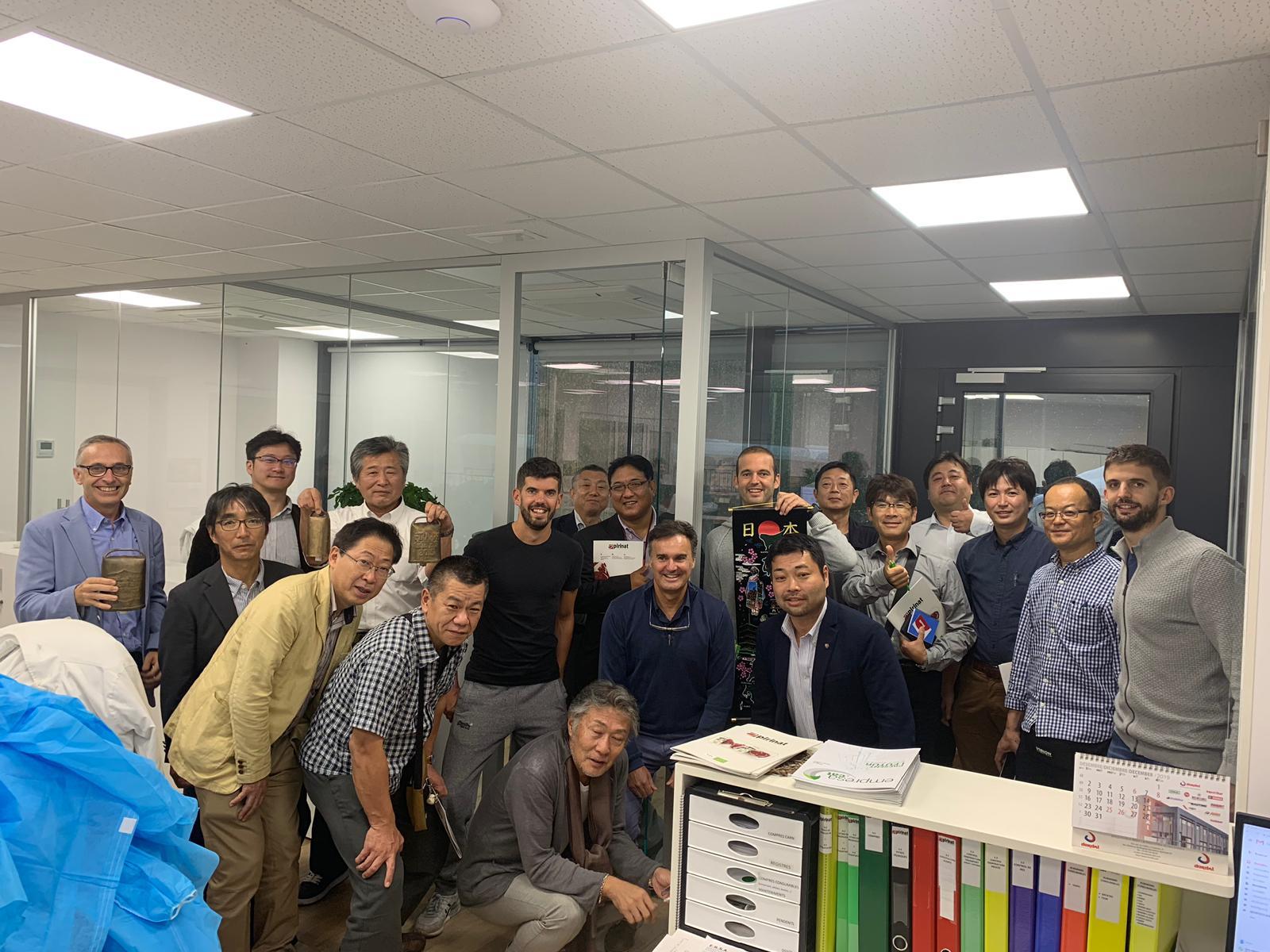 Una quincena de gerentes de asociaciones ganaderas del Japón visitan Pirinat